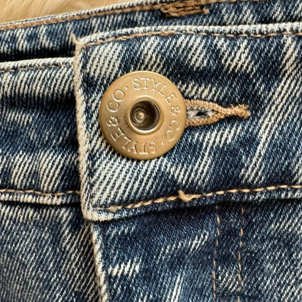 Style&Co Curvy Girlfriend Distressed Cut Off Jeans 16